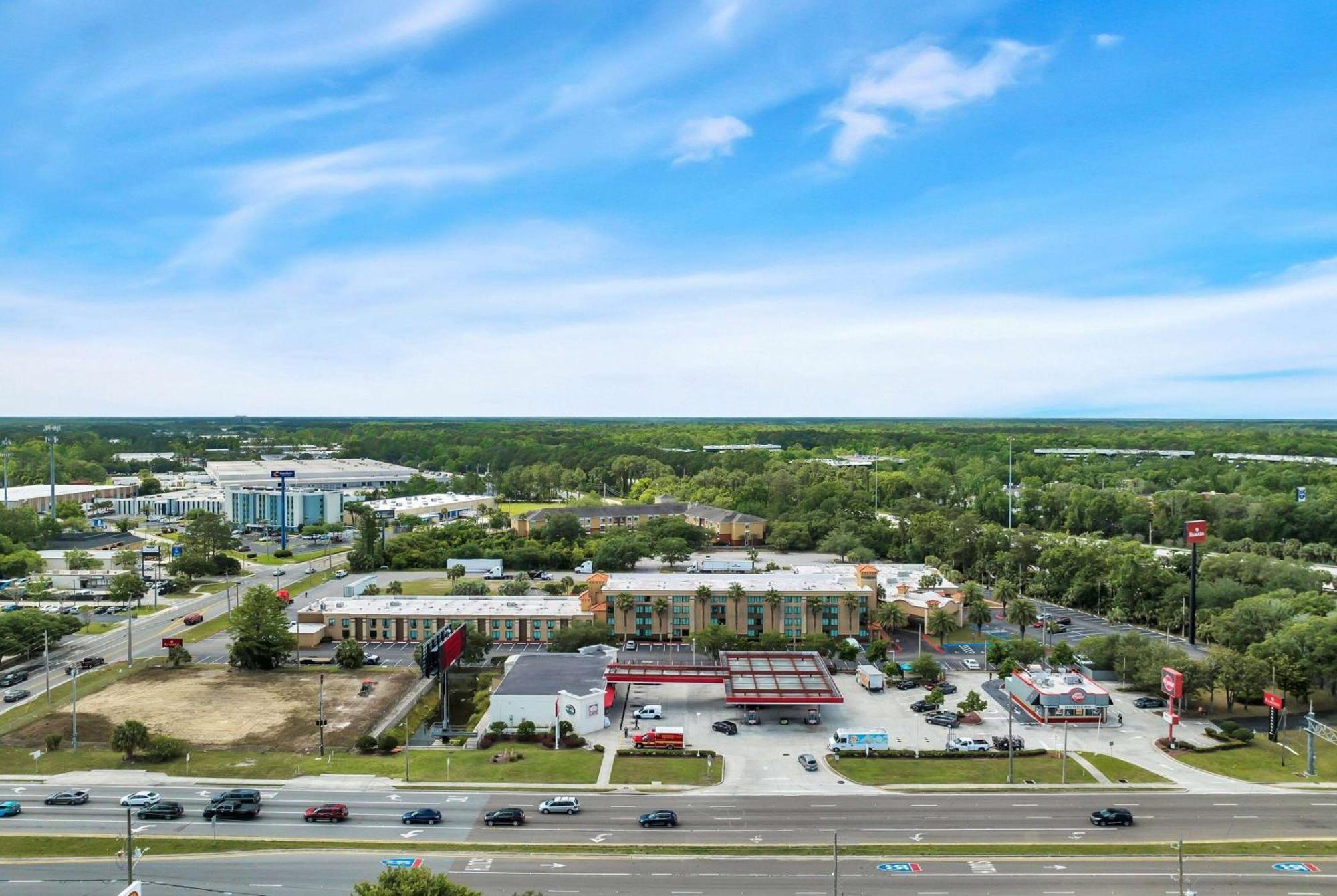 Ramada By Wyndham Jacksonville I-95 By Butler Blvd Dış mekan fotoğraf